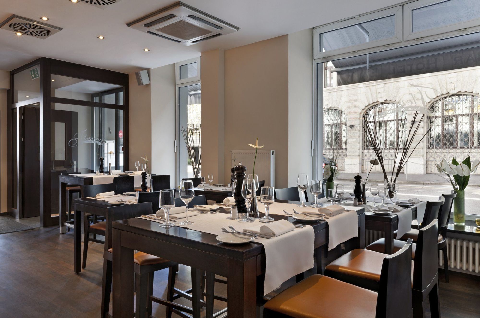 Stay2Night Bs Zurich Restaurant photo